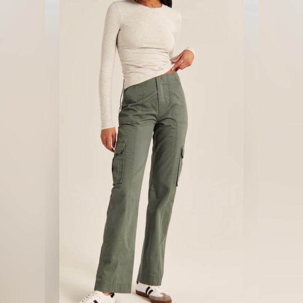 Abercrombie High-Waisted Relaxed Fit Cargo Pants
